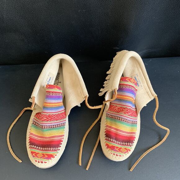 Minnetonka Frisco Fringe Deerskin Ankle Boot Moccasins, Women’s Size 4, EUC. - Picture 2 of 7